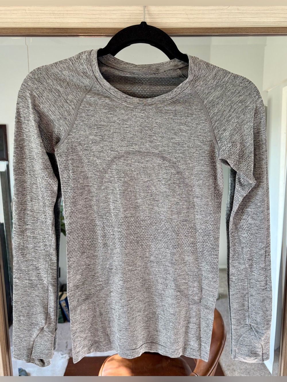 Lululemon Womens Swiftly Tech Long Sleeve Athletic Shirt Size 2 Extra Small Grey
